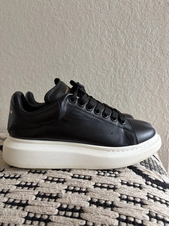 Alexander McQueen Black Leather Sneakers with White Platform Sole - Picture 4 of 9